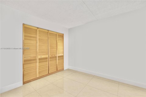 Снять в аренду кондоминиум в Хайалиа, Флорида 2 спальни, 93.27м2, № 1941114 - фото 12