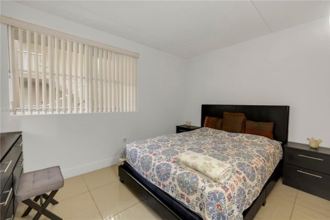 Condominio en alquiler en Hialeah, Florida, 2 dormitorios, 93.27 m2 № 1941114 - foto 6