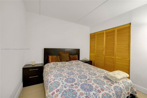 Condominio en alquiler en Hialeah, Florida, 2 dormitorios, 93.27 m2 № 1941114 - foto 7