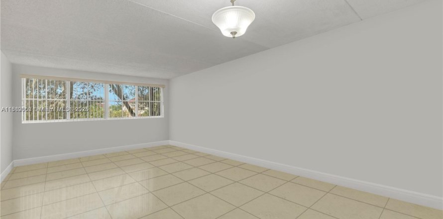 Condominio en Hialeah, Florida, 2 dormitorios  № 1941114