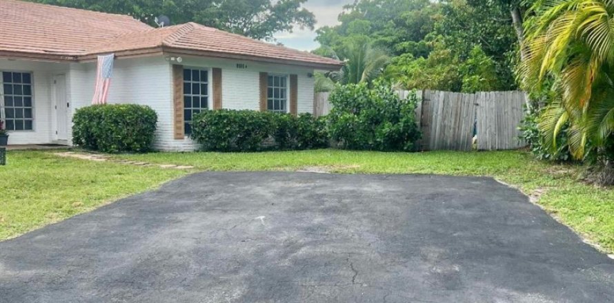 Casa en Coral Springs, Florida 3 dormitorios, 135.54 m2 № 2242571