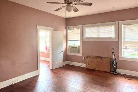 House in Lake Alfred, Florida 7 bedrooms, 194.44 sq.m. № 2132476 - photo 8