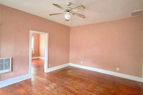 House in Lake Alfred, Florida 7 bedrooms, 194.44 sq.m. № 2132476 - photo 6