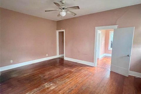 House in Lake Alfred, Florida 7 bedrooms, 194.44 sq.m. № 2132476 - photo 5