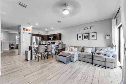 Townhouse in Homestead, Florida 3 bedrooms, 141.58 sq.m. № 1889893 - photo 7
