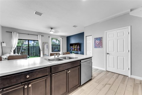 Townhouse in Homestead, Florida 3 bedrooms, 141.58 sq.m. № 1889893 - photo 11