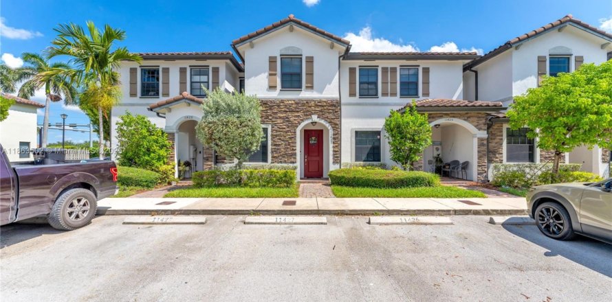 Townhouse in Homestead, Florida 3 bedrooms, 141.58 sq.m. № 1889893