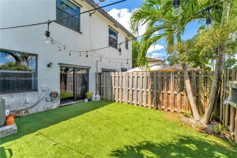 Townhouse in Homestead, Florida 3 bedrooms, 141.58 sq.m. № 1889893 - photo 23