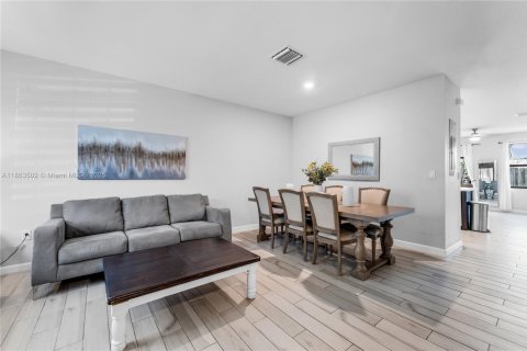 Townhouse in Homestead, Florida 3 bedrooms, 141.58 sq.m. № 1889893 - photo 5