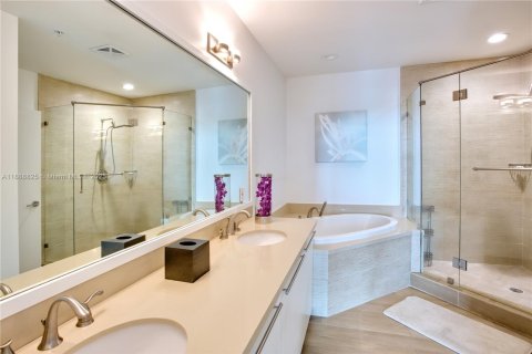 Снять в аренду кондоминиум в Норт-Бей-Виллидж, Флорида 3 спальни, 130.99м2, № 1943781 - фото 17