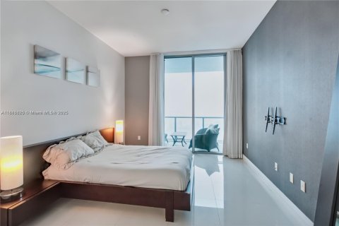 Снять в аренду кондоминиум в Норт-Бей-Виллидж, Флорида 3 спальни, 130.99м2, № 1943781 - фото 10