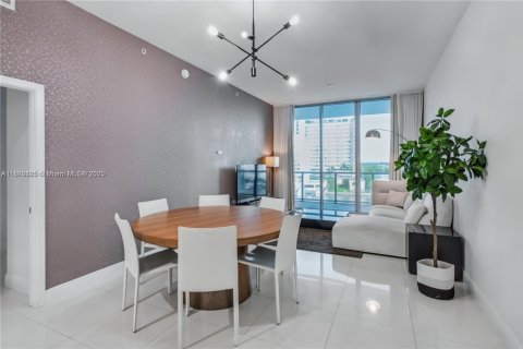 Снять в аренду кондоминиум в Норт-Бей-Виллидж, Флорида 3 спальни, 130.99м2, № 1943781 - фото 2