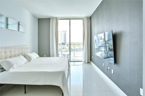 Снять в аренду кондоминиум в Норт-Бей-Виллидж, Флорида 3 спальни, 130.99м2, № 1943781 - фото 15