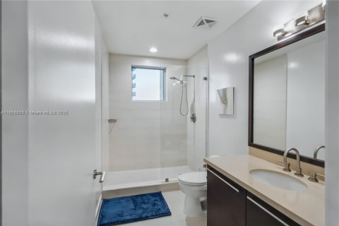 Снять в аренду кондоминиум в Норт-Бей-Виллидж, Флорида 3 спальни, 130.99м2, № 1943781 - фото 8