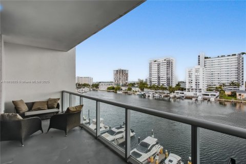 Снять в аренду кондоминиум в Норт-Бей-Виллидж, Флорида 3 спальни, 130.99м2, № 1943781 - фото 3