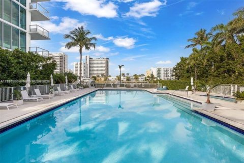 Снять в аренду кондоминиум в Норт-Бей-Виллидж, Флорида 3 спальни, 130.99м2, № 1943781 - фото 19