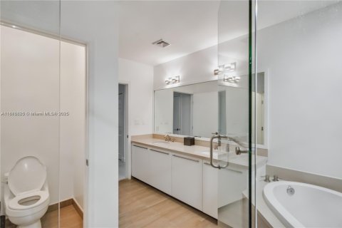 Снять в аренду кондоминиум в Норт-Бей-Виллидж, Флорида 3 спальни, 130.99м2, № 1943781 - фото 12