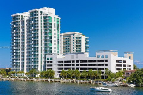 Снять в аренду кондоминиум в Норт-Бей-Виллидж, Флорида 3 спальни, 130.99м2, № 1943781 - фото 22
