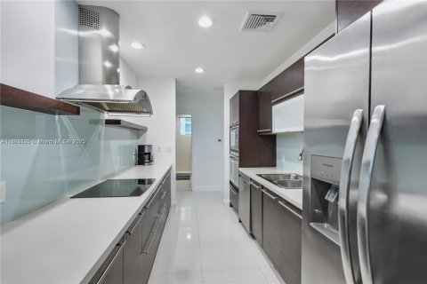 Снять в аренду кондоминиум в Норт-Бей-Виллидж, Флорида 3 спальни, 130.99м2, № 1943781 - фото 5