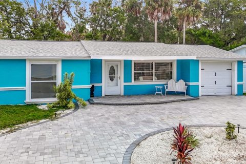 House in New Port Richey, Florida 2 bedrooms, 102.56 sq.m. № 2123774