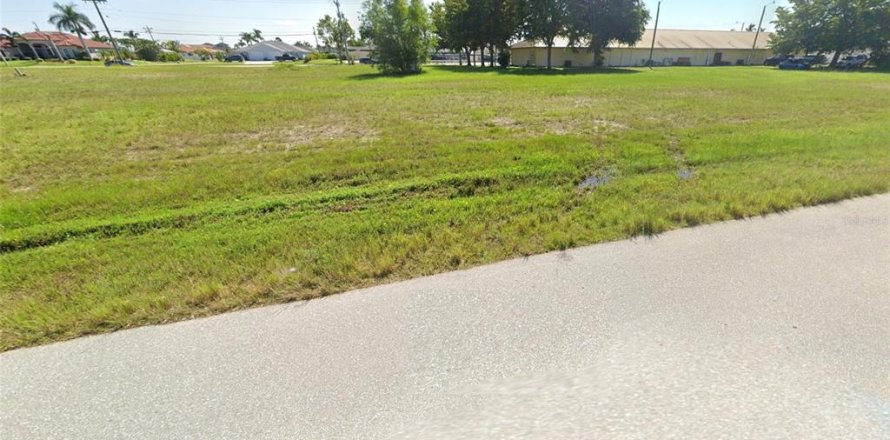 Terreno en Cape Coral, Florida № 1297430