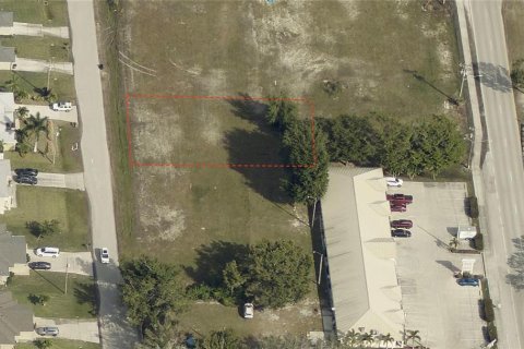 Terreno en venta en Cape Coral, Florida № 1297430 - foto 3