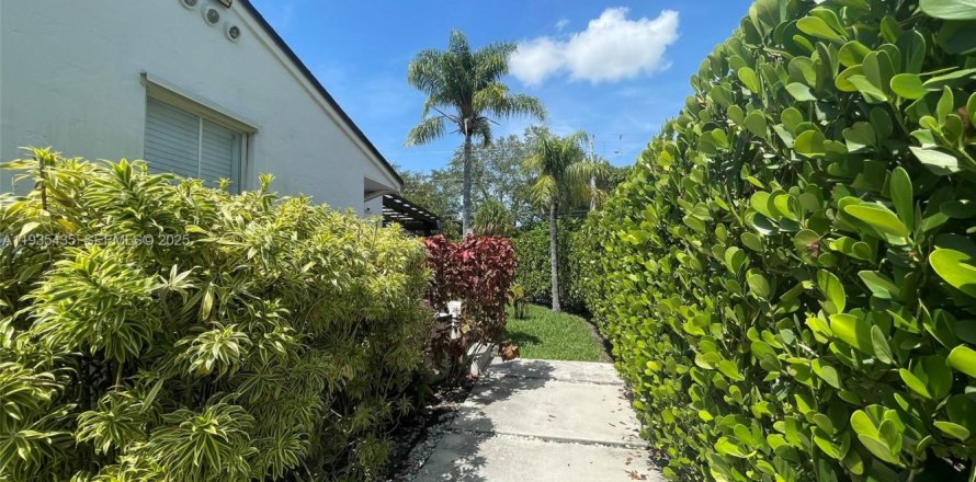 Casa en Miami, Florida 2 dormitorios, 109.9 m2 № 1993577