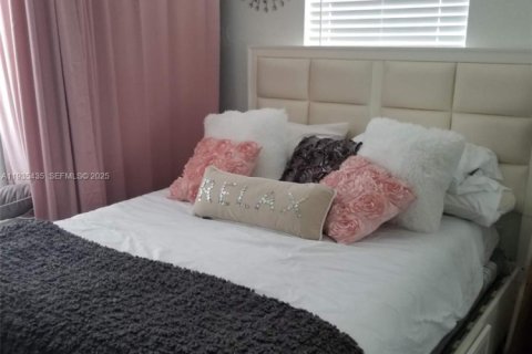 Casa en alquiler en Miami, Florida, 2 dormitorios, 109.9 m2 № 1993577 - foto 8