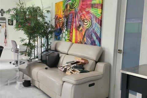 Casa en alquiler en Miami, Florida, 2 dormitorios, 109.9 m2 № 1993577 - foto 5