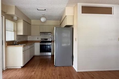 Снять в аренду квартиру в Норт-Порт, Флорида 2 спальни, 100.89м2, № 2205979 - фото 2