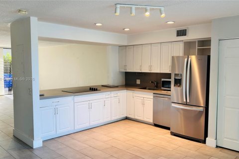 Купить таунхаус в Пемброк-Пайнс, Флорида 2 спальни, 137.68м2, № 1950060 - фото 4