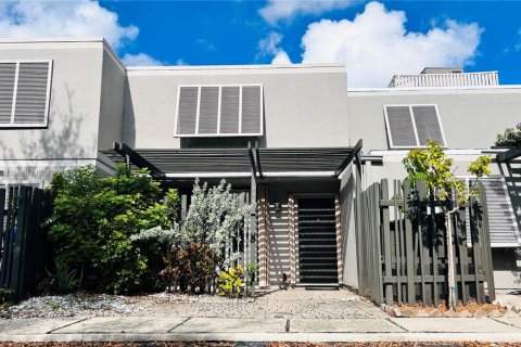 Купить таунхаус в Пемброк-Пайнс, Флорида 2 спальни, 137.68м2, № 1950060 - фото 1