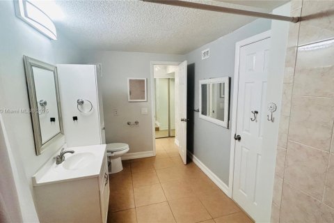 Купить таунхаус в Пемброк-Пайнс, Флорида 2 спальни, 137.68м2, № 1950060 - фото 14