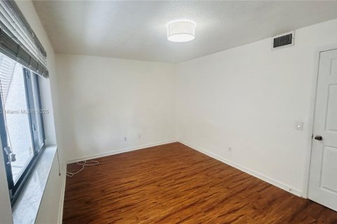 Купить таунхаус в Пемброк-Пайнс, Флорида 2 спальни, 137.68м2, № 1950060 - фото 13