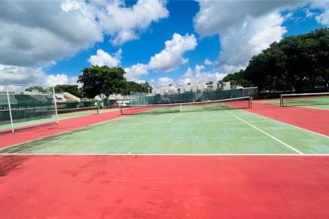 Купить таунхаус в Пемброк-Пайнс, Флорида 2 спальни, 137.68м2, № 1950060 - фото 18