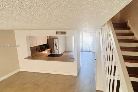 Купить таунхаус в Пемброк-Пайнс, Флорида 2 спальни, 137.68м2, № 1950060 - фото 5