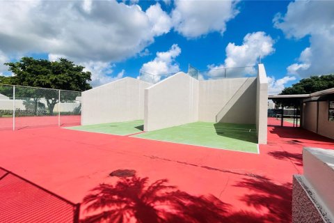 Купить таунхаус в Пемброк-Пайнс, Флорида 2 спальни, 137.68м2, № 1950060 - фото 16