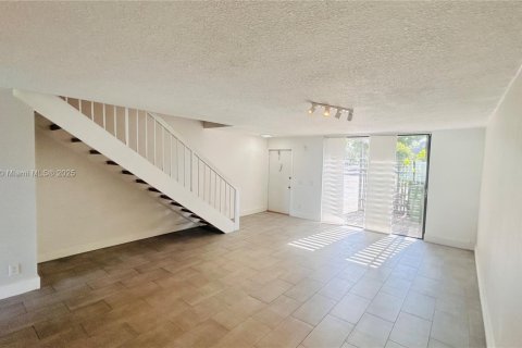 Купить таунхаус в Пемброк-Пайнс, Флорида 2 спальни, 137.68м2, № 1950060 - фото 7