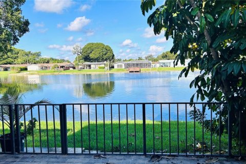 Купить таунхаус в Пемброк-Пайнс, Флорида 2 спальни, 137.68м2, № 1950060 - фото 9