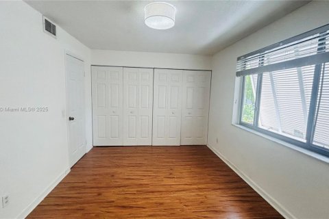 Купить таунхаус в Пемброк-Пайнс, Флорида 2 спальни, 137.68м2, № 1950060 - фото 12