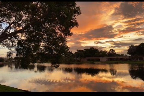 Купить таунхаус в Пемброк-Пайнс, Флорида 2 спальни, 137.68м2, № 1950060 - фото 21