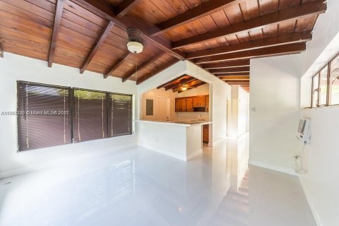 House in North Miami Beach, Florida 2 bedrooms, 92.9 sq.m. № 1891472 - photo 3