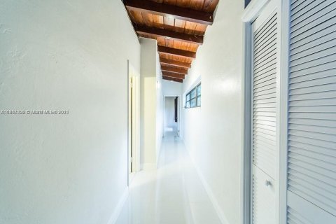 Снять в аренду виллу или дом в Норт-Майами-Бич, Флорида 2 спальни, 92.9м2, № 1891472 - фото 10