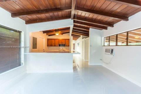 House in North Miami Beach, Florida 2 bedrooms, 92.9 sq.m. № 1891472 - photo 5