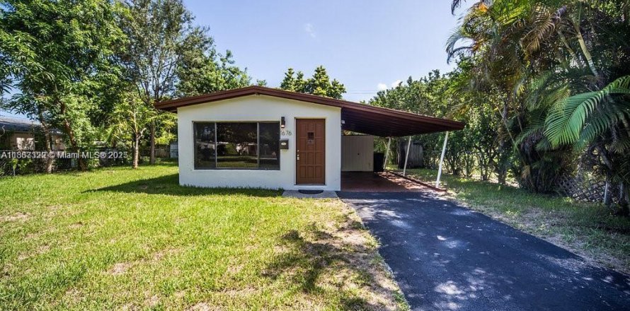 House in North Miami Beach, Florida 2 bedrooms, 92.9 sq.m. № 1891472