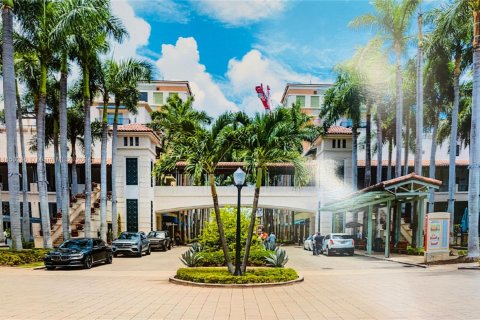 Condo in Coral Gables, Florida, 2 bedrooms  № 1332118 - photo 1
