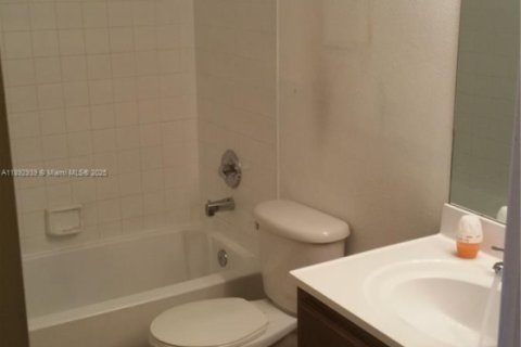 Copropriété à louer à Tamarac, Floride: 3 chambres, 130.81 m2 № 1946771 - photo 12