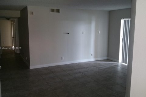 Copropriété à louer à Tamarac, Floride: 3 chambres, 130.81 m2 № 1946771 - photo 21