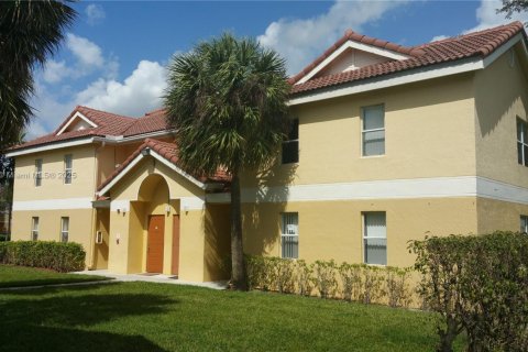 Copropriété à louer à Tamarac, Floride: 3 chambres, 130.81 m2 № 1946771 - photo 1
