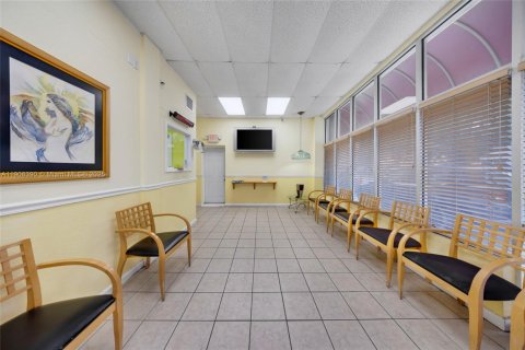 Propiedad comercial en venta en Miami, Florida № 2012715 - foto 15